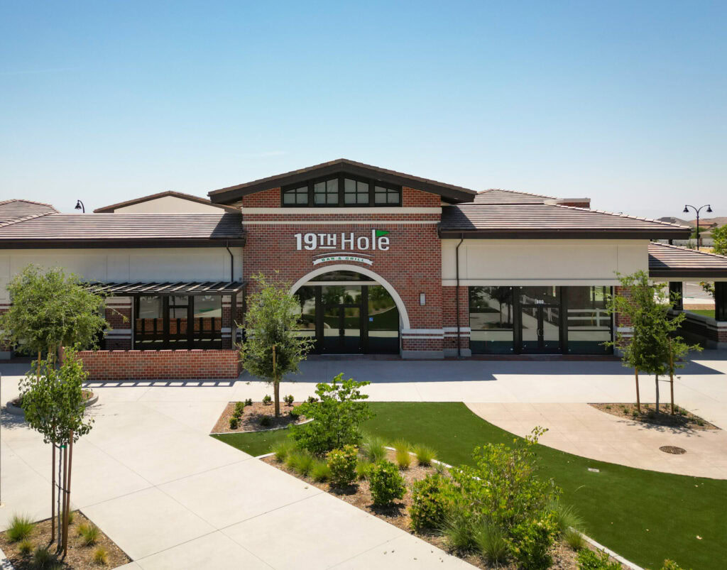19th Hole Bar Grill scaled e1723073501638
