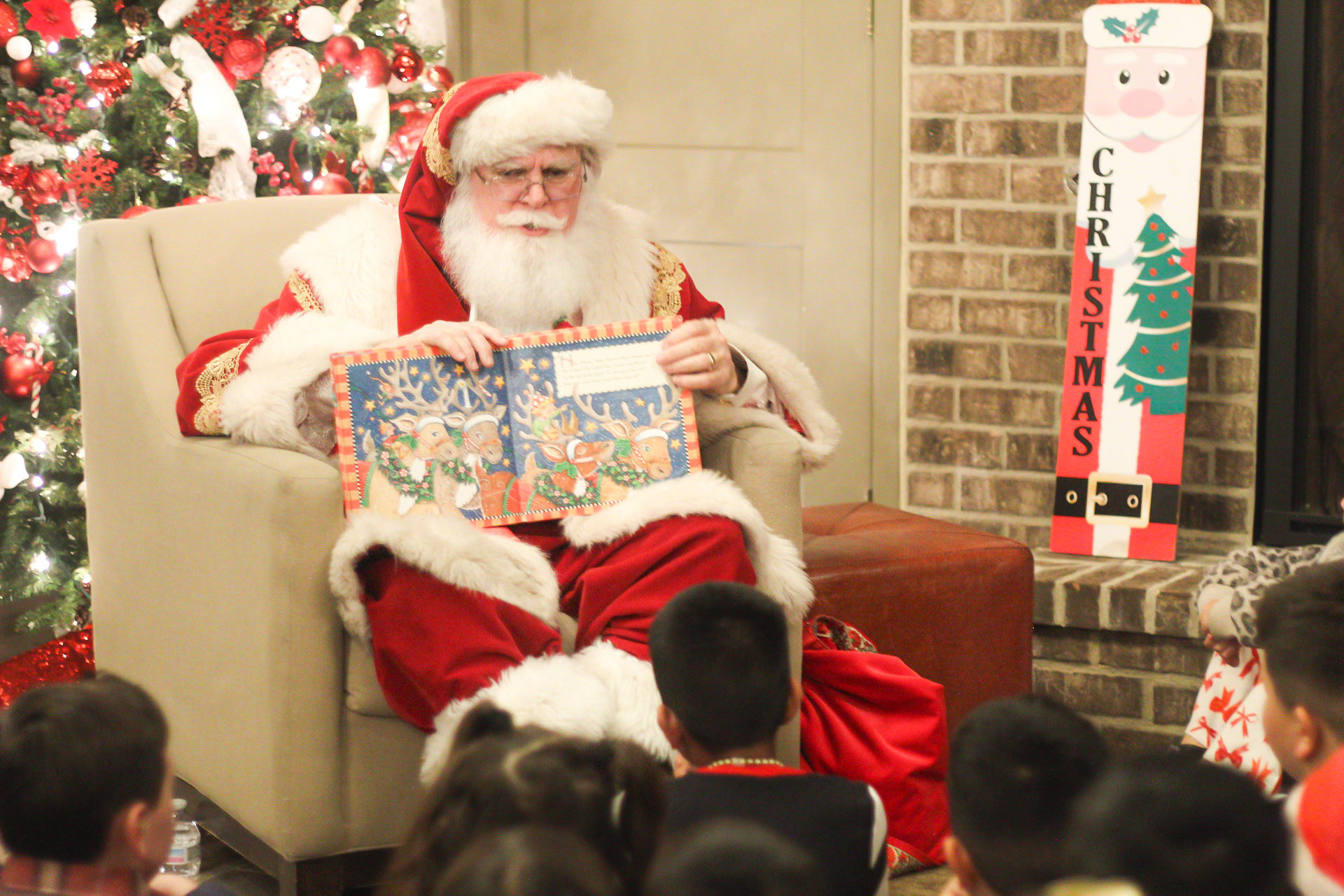 Celebrating the Season Together at Belcourt Seven Oaks 5 IMG 8907